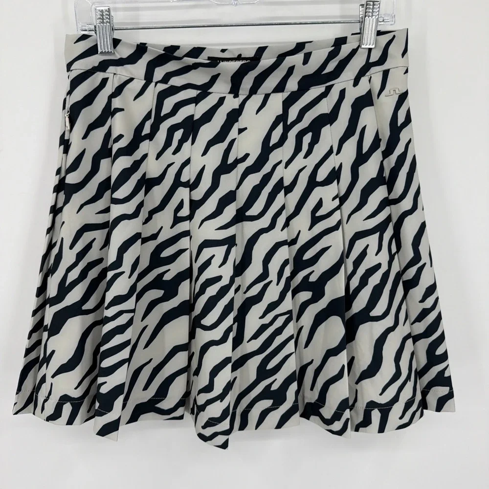 J.Lindeberg Adina Sz M Tour Tiger Pleated Print Golf Skort Skirt Animal Athletic